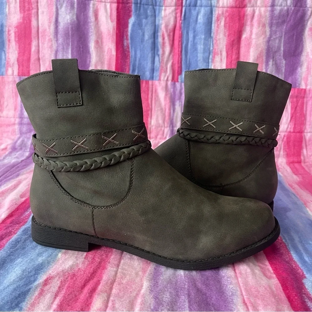 GC Shoes Nettie AnKle Boots Grey Size 10 new without tags or box